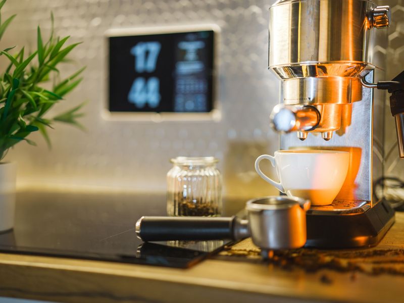 The Best Home Espresso Machine Under $1000 / £800 / AUD $1500 in 2026: Breville Barista Express, De’Longhi Dinamica Plus, Sage Bambino Plus and Nespresso Vertuo Compared