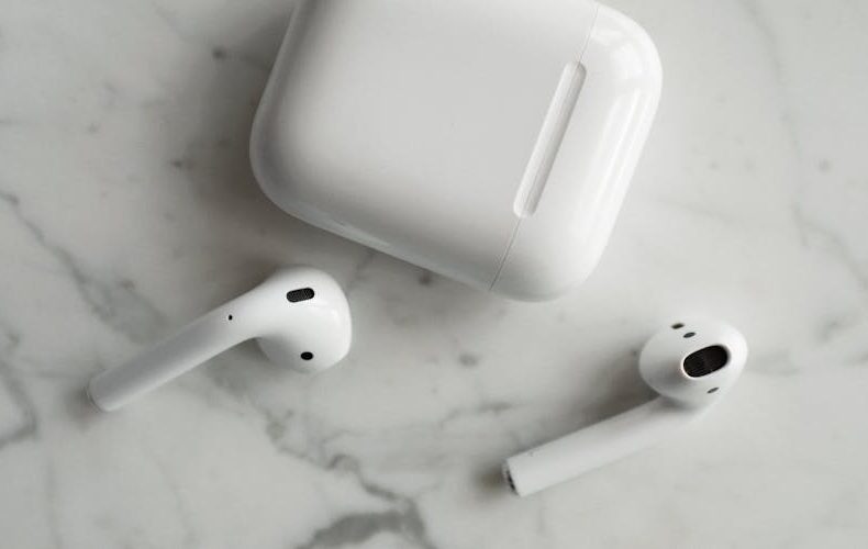 AirPods Pro 3 vs Sony WF 1000XM6: Best Wireless Earbuds Compared