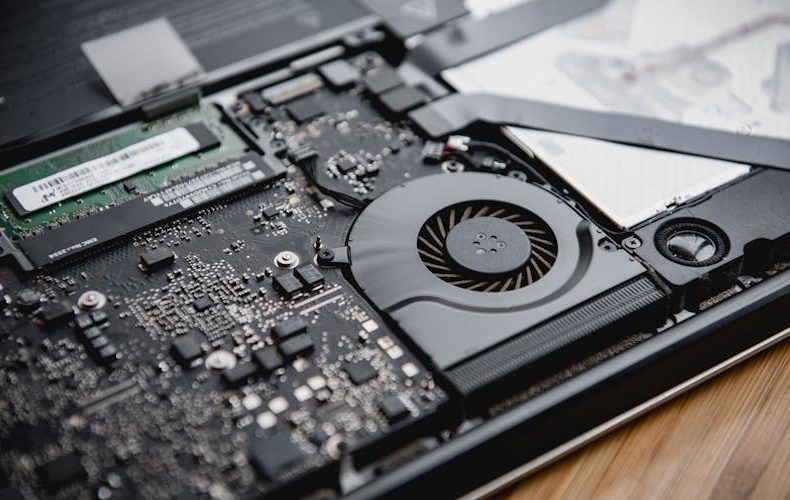 How to Pick the Right Laptop Chip in 2026: M4 vs Snapdragon X vs Intel Core Ultra
