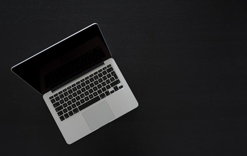 MacBook Pro M5 vs ThinkPad X1 Carbon: Pro Laptop Showdown 2026