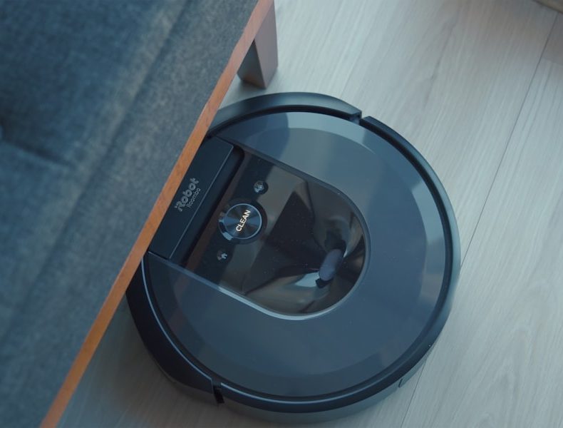 Roborock Saros 10R vs Roborock Qrevo CurvX: Which Premium Robot Vacuum Is Worth $800+?