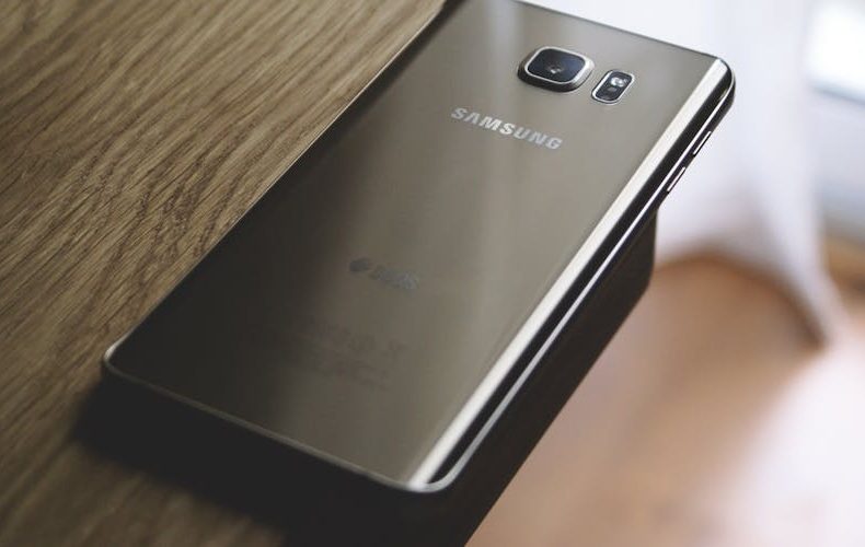 Samsung Galaxy S26 Ultra vs iPhone 17 Pro Max: Which Flagship Wins in 2026?