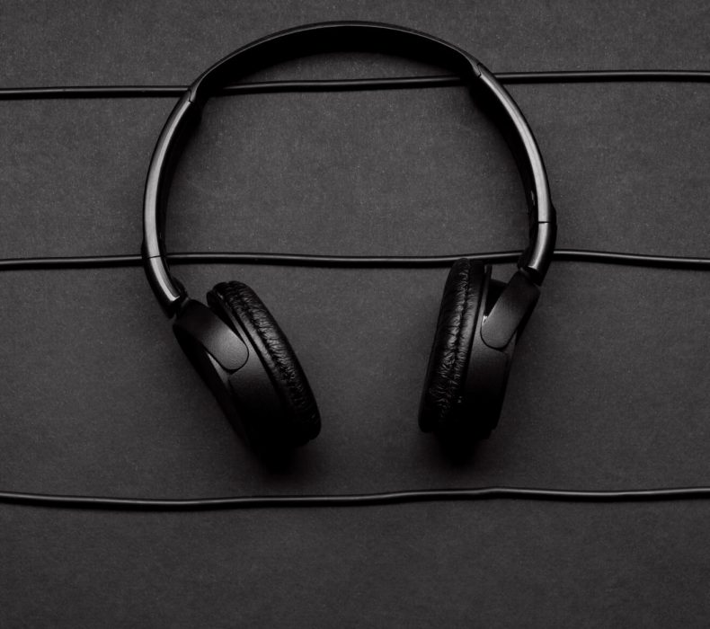 Experience unparalleled sound quality and comfort with these state-of-the-art wireless headphones.