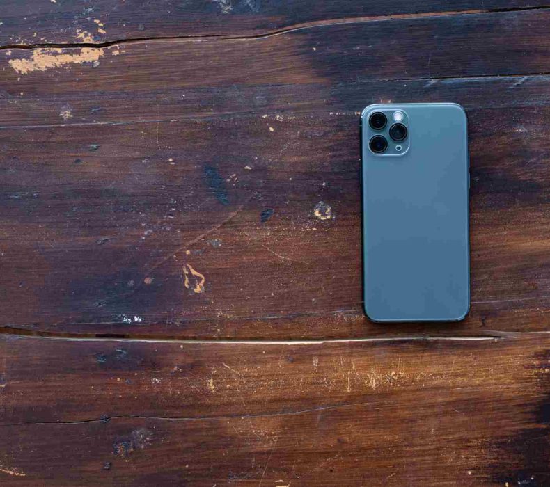 iPhone vs Android: Which is Better in 2026? (Complete Comparison Guide)