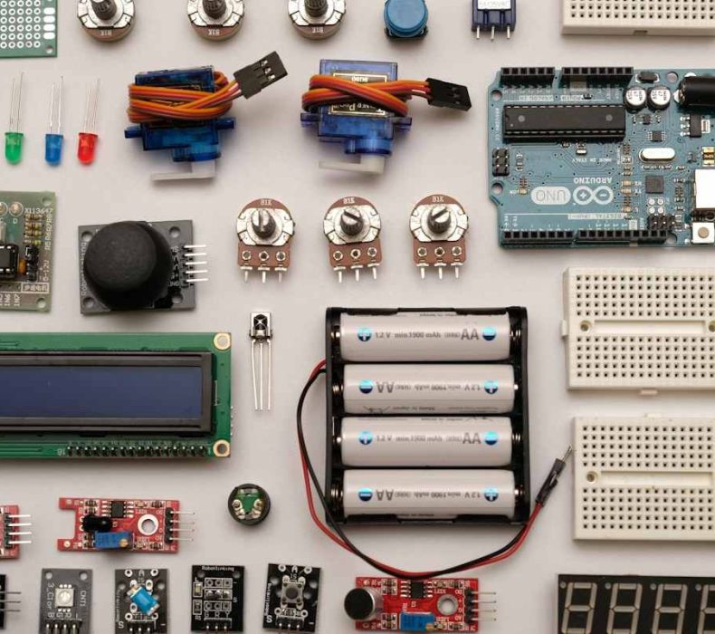 Internet of Things (IoT) Explained Simply: How Connected Devices Are Changing the World (2026 Guide)