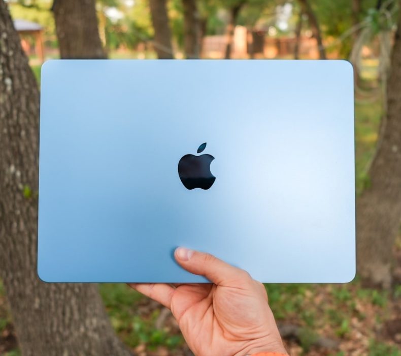 MacBook Air M4 vs Dell XPS 14: Which Laptop Should You Buy?