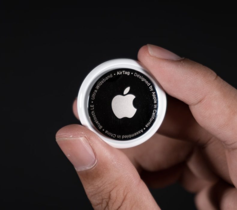 Oura Ring 4 vs Apple Watch Series 11: Smart Ring vs Smartwatch for Health