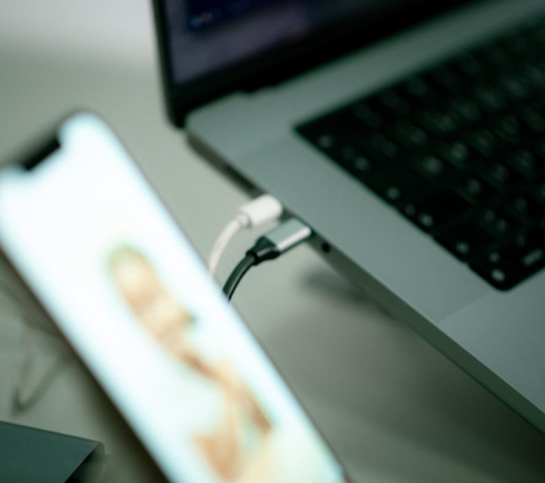 USB-C vs Thunderbolt 5: What’s the Real Difference and Which Do You Need?
